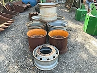 Set van diverse velgen banden, wielen en velgen - afbeelding 12 van  15
