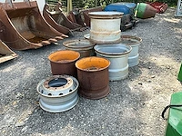 Set van diverse velgen banden, wielen en velgen - afbeelding 13 van  15