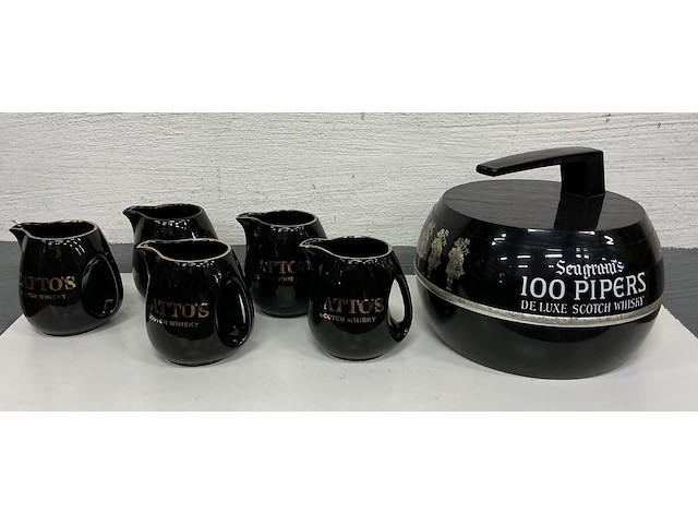 Set van seagram's 100 pipers de luxe scotch whisky - afbeelding 1 van  4