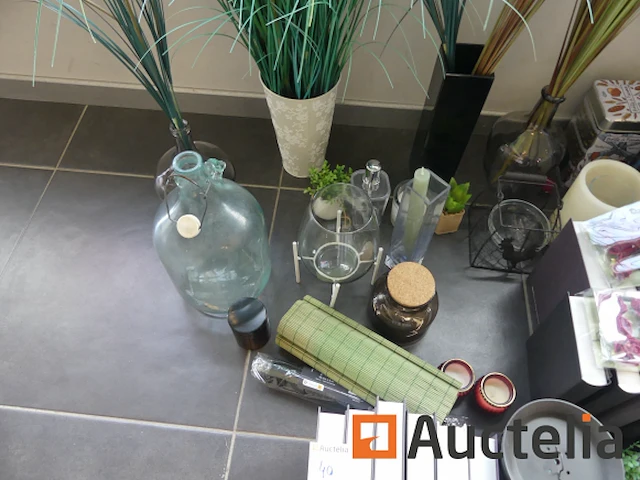 Set van showroom decoratie items - afbeelding 1 van  9