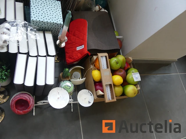 Set van showroom decoratie items - afbeelding 3 van  9