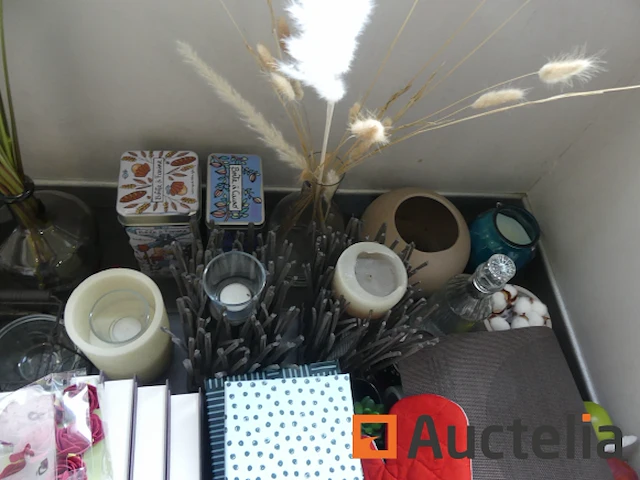 Set van showroom decoratie items - afbeelding 4 van  9