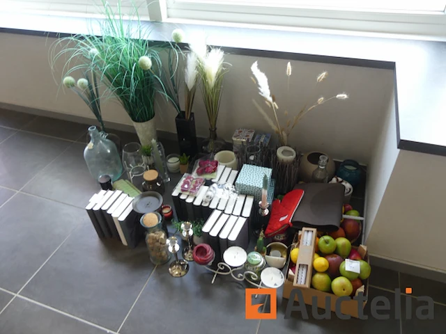 Set van showroom decoratie items - afbeelding 7 van  9