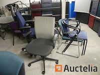 Set van stoelen stapelbare, verschillend modellen en kleuren - afbeelding 7 van  7