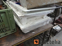 Set van verschillende items, waaronder 1 metalen bankschroef, ... - afbeelding 2 van  10