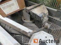 Set van verschillende items, waaronder 1 metalen bankschroef, ... - afbeelding 1 van  10