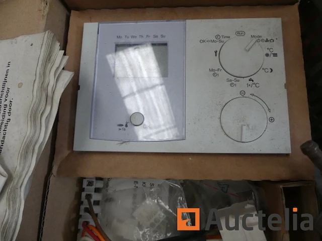 Set van verschillende items, waaronder 1 metalen bankschroef, ... - afbeelding 4 van  10