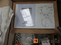 Set van verschillende items, waaronder 1 metalen bankschroef, ... - afbeelding 4 van  10