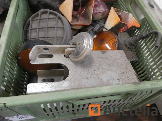 Set van verschillende items, waaronder 1 metalen bankschroef, ... - afbeelding 8 van  10