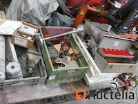 Set van verschillende items, waaronder 1 metalen bankschroef, ... - afbeelding 10 van  10