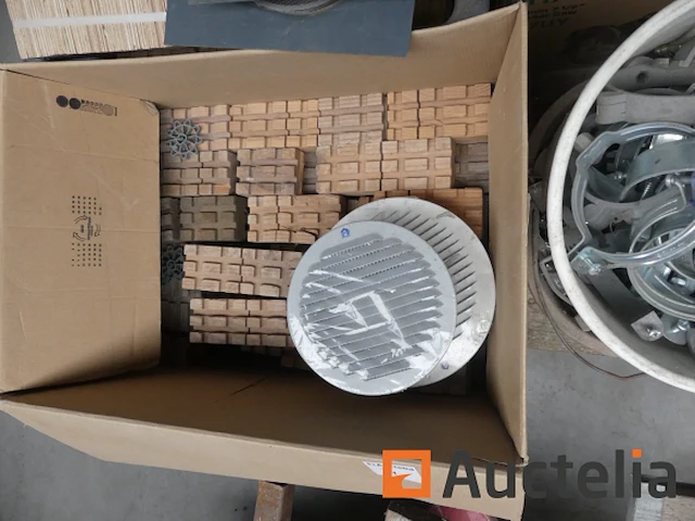 Set van verschillende materiaal - afbeelding 2 van  11