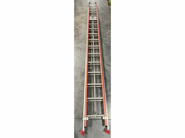 Set van vezel/aluminium tubesca isolerende ladders en ladders - afbeelding 2 van  4