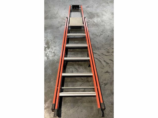 Set van vezel/aluminium tubesca isolerende ladders en ladders - afbeelding 4 van  4