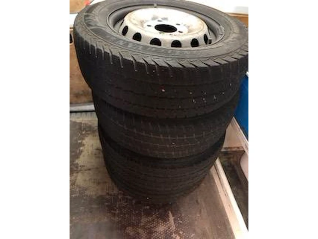 Set velg/winterbanden voor renault master / opel movano - afbeelding 1 van  6