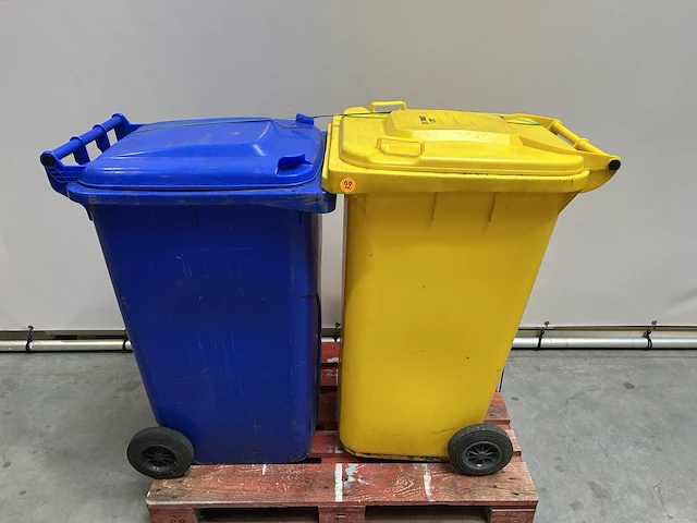 Set vuilnisbakken rolcontainer 240l (2st) - afbeelding 1 van  2