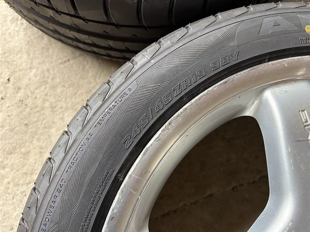 Set wielen mercedes amg - afbeelding 8 van  8