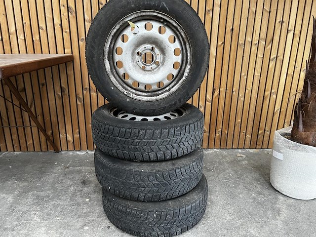 Set winterbanden op velg pirelli - afbeelding 1 van  5