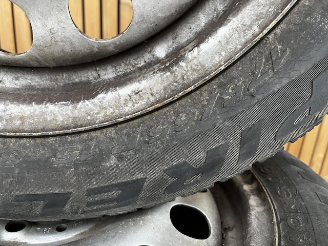 Set winterbanden op velg pirelli - afbeelding 4 van  5