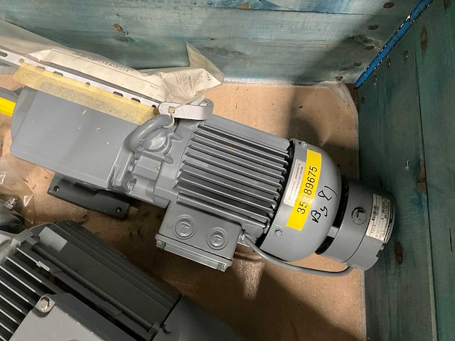 Sew + bauer 0,37 + 2x 0,75 +0,55 kw electro motor met reductie (5x) - afbeelding 13 van  14
