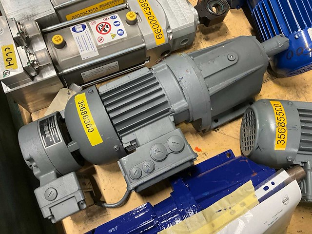 Sew + bauer 1,1 kw 400 volt electro motor met reductie + transformator (4x) - afbeelding 3 van  8