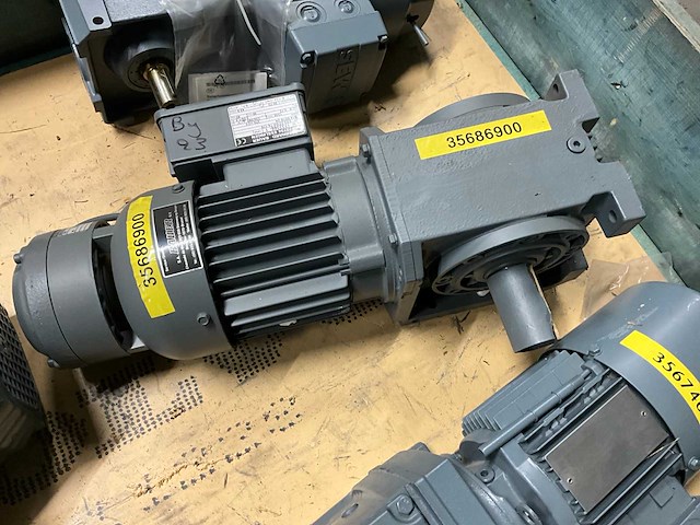 Sew + bauer+ benzler s42 dt80 electro motor met reductie (8x) - afbeelding 8 van  13