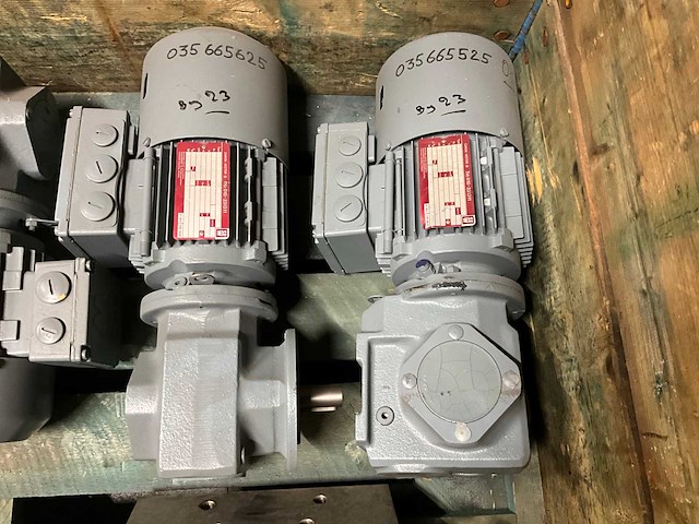 Sew + bauer+ benzler s42 dt80 electro motor met reductie (8x) - afbeelding 12 van  13