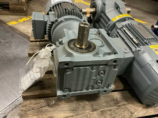 Sew-eurodrive k47 elektromotor - afbeelding 3 van  4