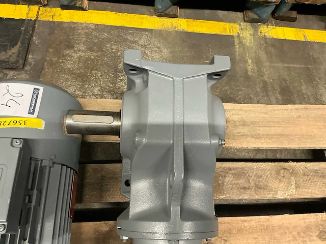 Sew-eurodrive k77 elektromotor - afbeelding 4 van  5