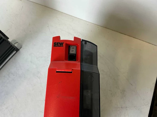 Sew eurodrive movidrive mdx61b0005-5a3-4-0t frequentieregelaar (2x) - afbeelding 5 van  7
