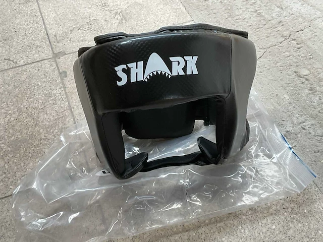 Shark hoofdbeschermer (135x) - afbeelding 1 van  2