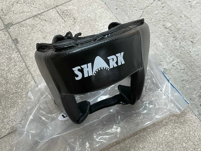 Shark hoofdbeschermer (135x) - afbeelding 2 van  2