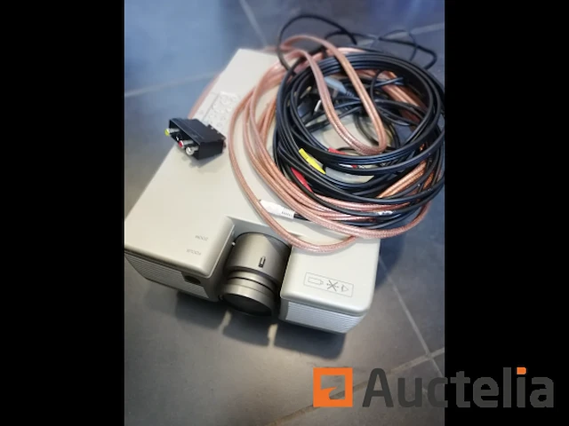 Sharp lcd xv-z1e overheadprojector - afbeelding 2 van  2