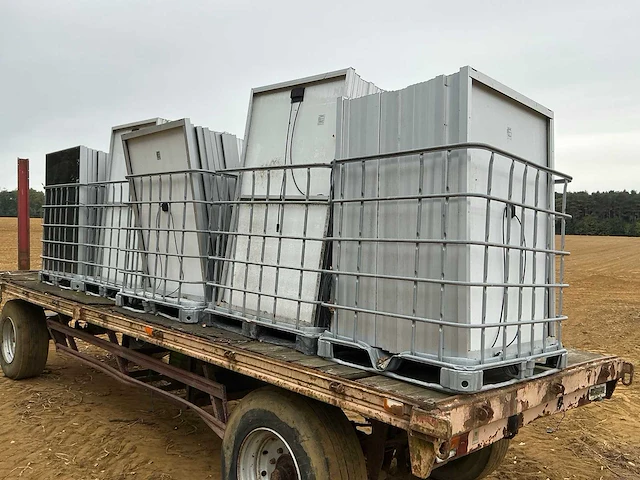 Sharp na-f121gj 200 tal zonnepanelen en 3 omvormers - afbeelding 12 van  14