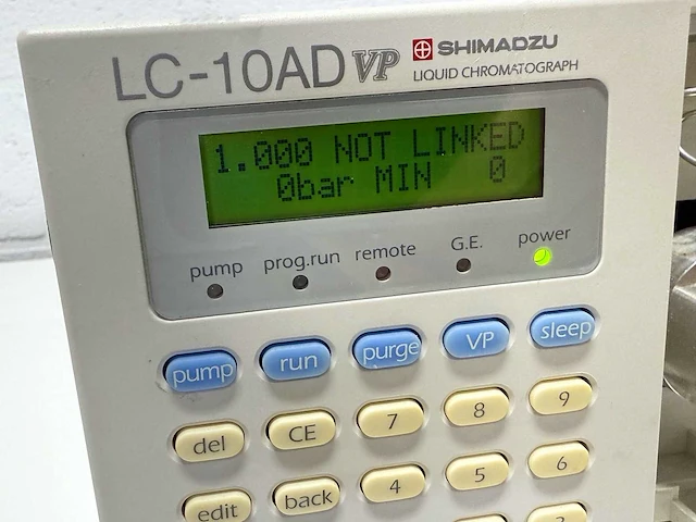 Shimadzu lc-10ad vp met dgu-14a - afbeelding 2 van  4