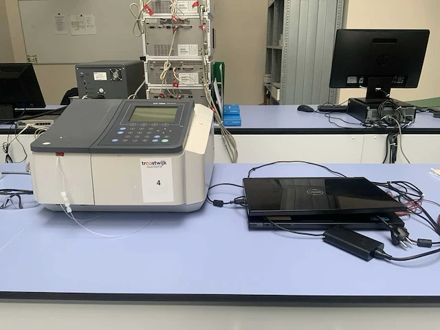 Shimadzu uv-1800 spectrophotometer - afbeelding 1 van  8