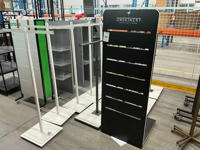 Shop furniture (11x) - afbeelding 1 van  4