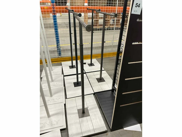 Shop furniture (11x) - afbeelding 3 van  4