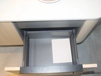 Showroom badkamermeubel plus spiegel met verlichting afm plm 135x50x50cm en 90cm diameter - afbeelding 3 van  3