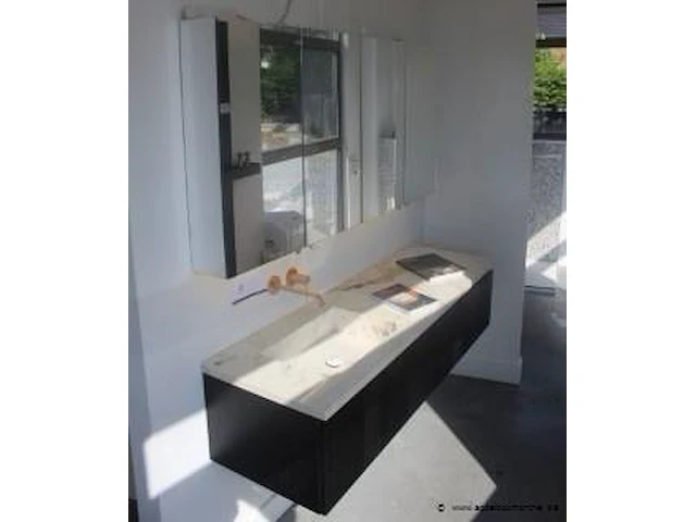 Showroom badkamermeubel plus spiegelkast afm 160x38x50cm en 160x80cm - afbeelding 1 van  4