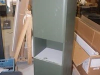 Showroom badkamermeubel vv dubbele lavabo, design spiegel en hangkast afm 130x50x65cm, 40x36x170cm en diameter 120cm - afbeelding 4 van  5