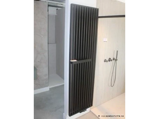 Showroom design handdoekdroger afm 200x57cm - afbeelding 1 van  1