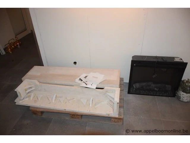 Showroom elektrische openhaard faber firebox xhd 28 plus schoorsteenmantel afm 135x35x110cm, gedemonteerd - afbeelding 1 van  4