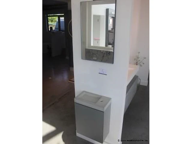 Showroom handenwasser plus spiegel met verlichting afm plm 65x40cm en 40x58x20cm - afbeelding 1 van  1