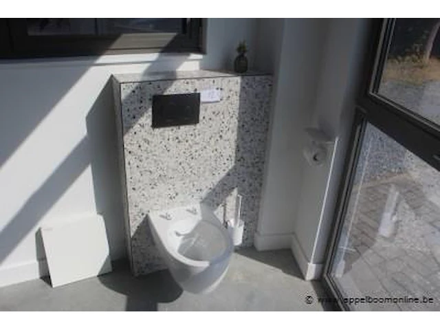 Showroom hangtoilet met accesoires - afbeelding 1 van  1
