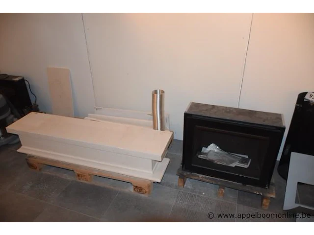 Showroom inbouw openhaard m-design interra 68 plus schoorsteenmantel uit natuursteen caliza capri afm 142x32x110cm, gedemonteerd - afbeelding 1 van  4