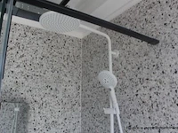 Showroom inloopdouche vv doucheplaat, glasplaat met railsysteem, regendouche afm plm 160x80x230cm - afbeelding 2 van  2