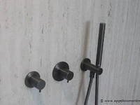 Showroom inloopdouche vv doucheplaat, glasplaat op rail en regendouche afm plm 140x90x240cm - afbeelding 2 van  3