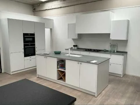 (showroom) keukens & sanitair