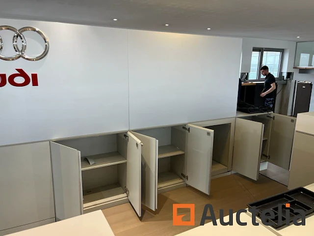 Showroom meubilair audi weinmann - afbeelding 6 van  16