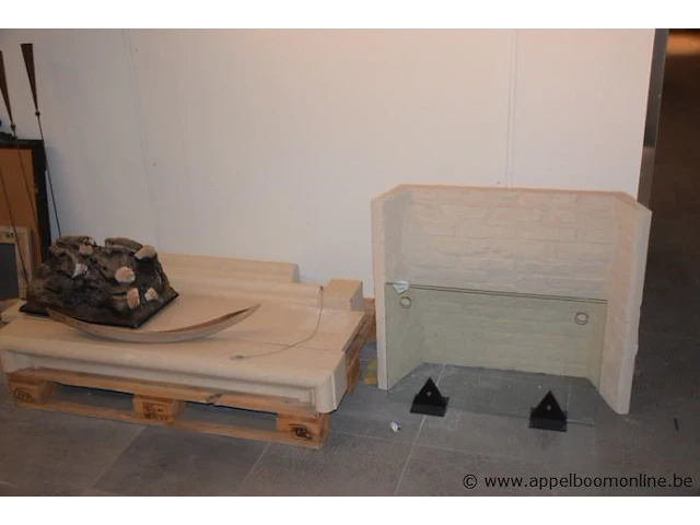Showroom schoorsteenmantel uit natuursteen barcelona gold afm 134x30x97cm, gedemonteerd - afbeelding 1 van  4